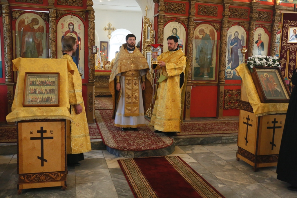 Митрополит Саранский и Мордовский Зиновий возглавил Божественную литургию при Саранской Духовной Се